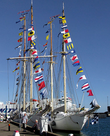 پرچم های علائم دریایی و کاربرد های آن